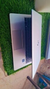 Hp elitebook 840 g5 (4)